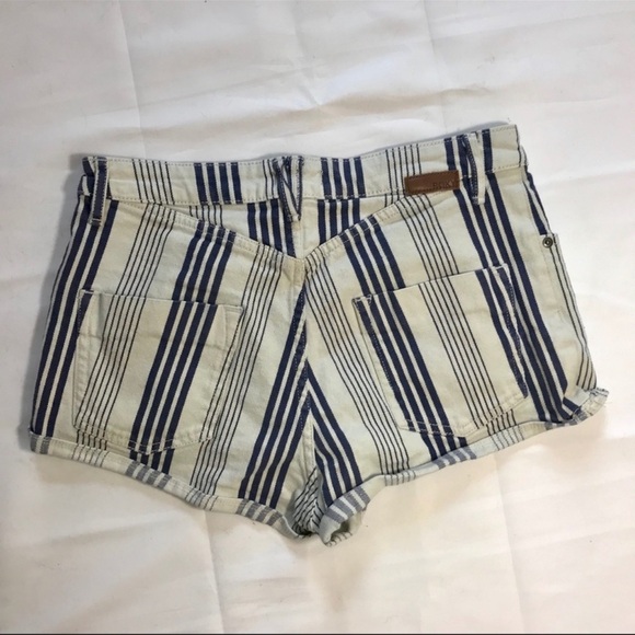 Roxy jean shorts - Picture 2 of 7